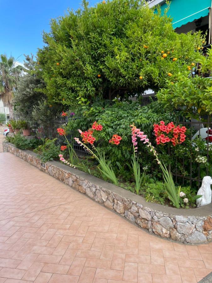 Apartment Aurora & Nicole Ideal Per Biker Con Terazza Vista Mare Parcheggio E Wi-Fi Gratuiti ピエトラ・リーグレ エクステリア 写真