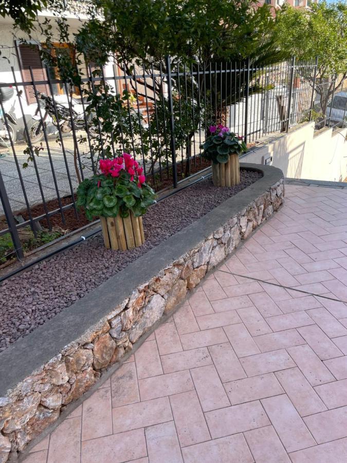 Apartment Aurora & Nicole Ideal Per Biker Con Terazza Vista Mare Parcheggio E Wi-Fi Gratuiti ピエトラ・リーグレ エクステリア 写真
