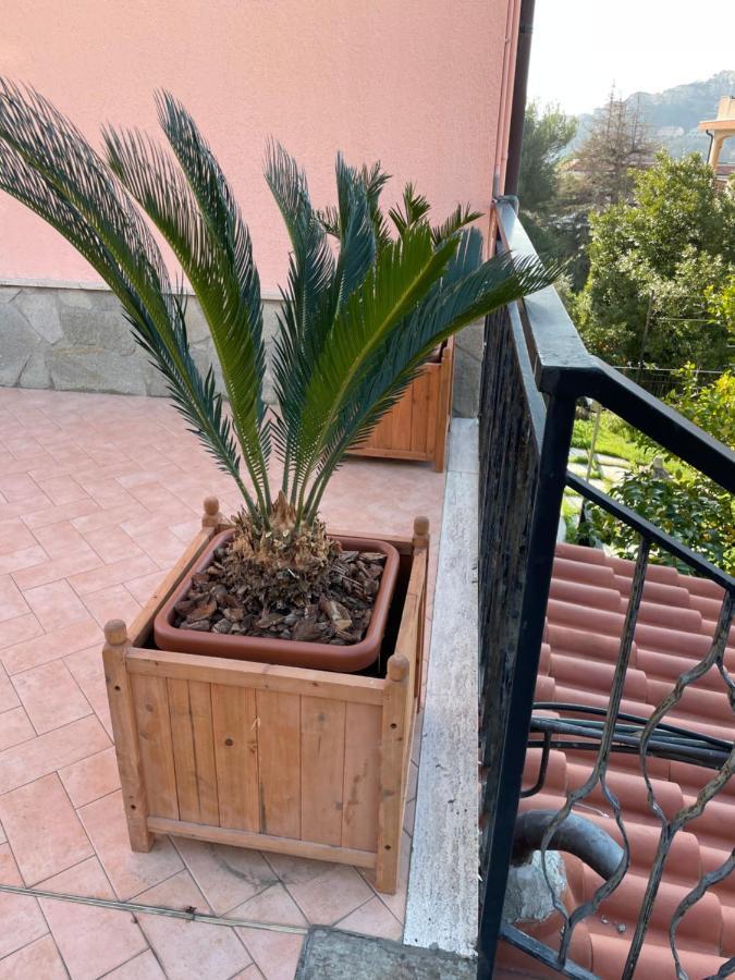 Apartment Aurora & Nicole Ideal Per Biker Con Terazza Vista Mare Parcheggio E Wi-Fi Gratuiti ピエトラ・リーグレ エクステリア 写真