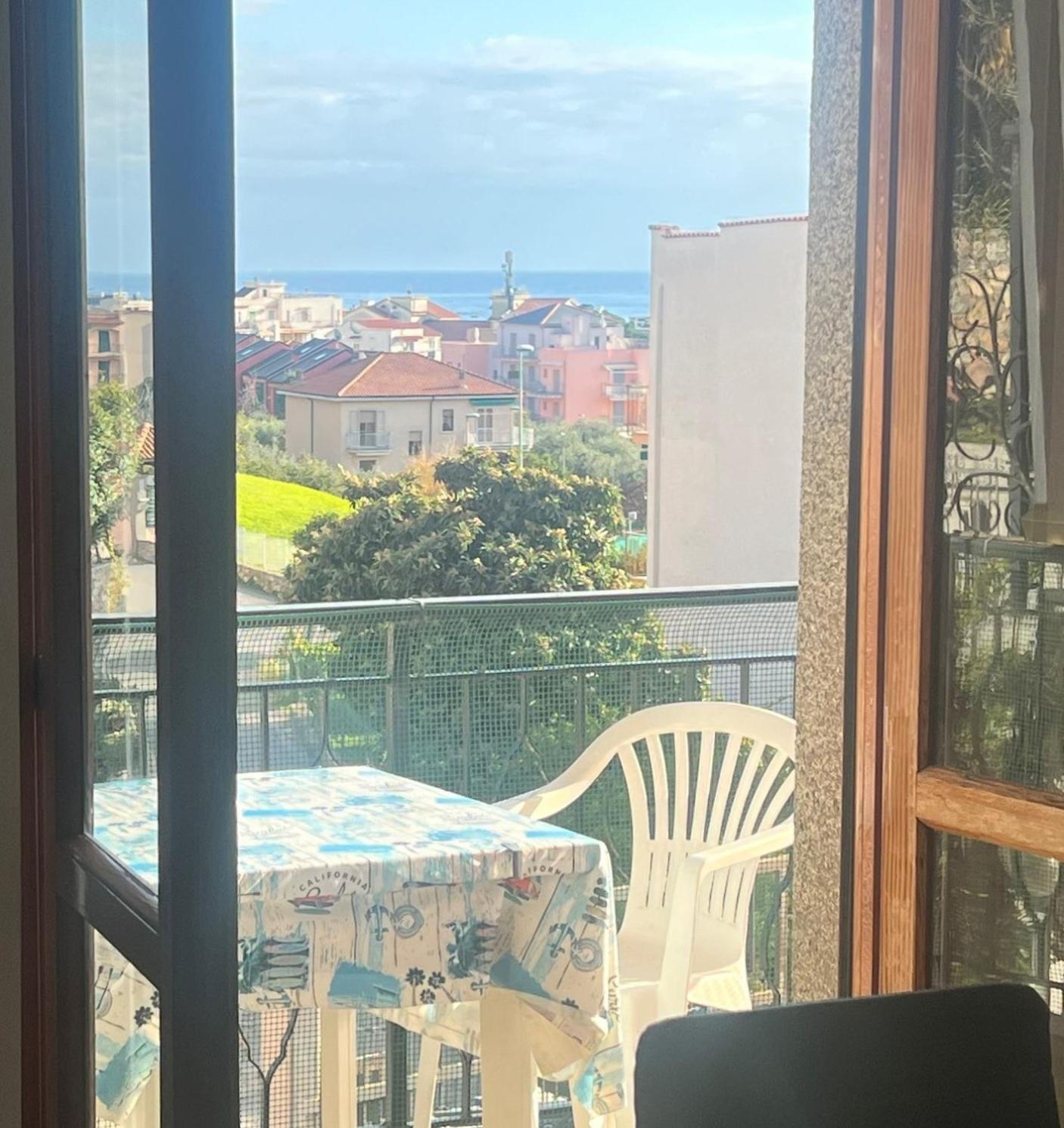 Apartment Aurora & Nicole Ideal Per Biker Con Terazza Vista Mare Parcheggio E Wi-Fi Gratuiti ピエトラ・リーグレ エクステリア 写真