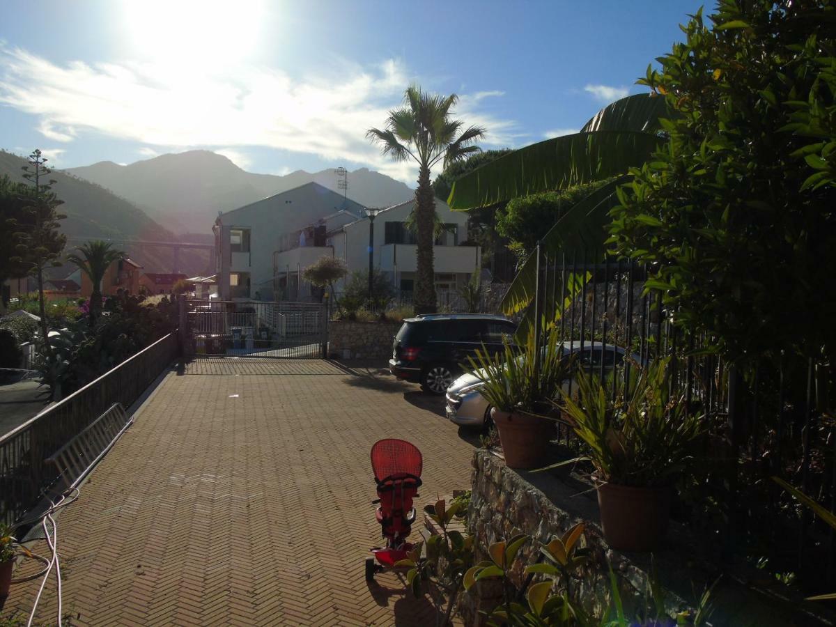 Apartment Aurora & Nicole Ideal Per Biker Con Terazza Vista Mare Parcheggio E Wi-Fi Gratuiti ピエトラ・リーグレ エクステリア 写真