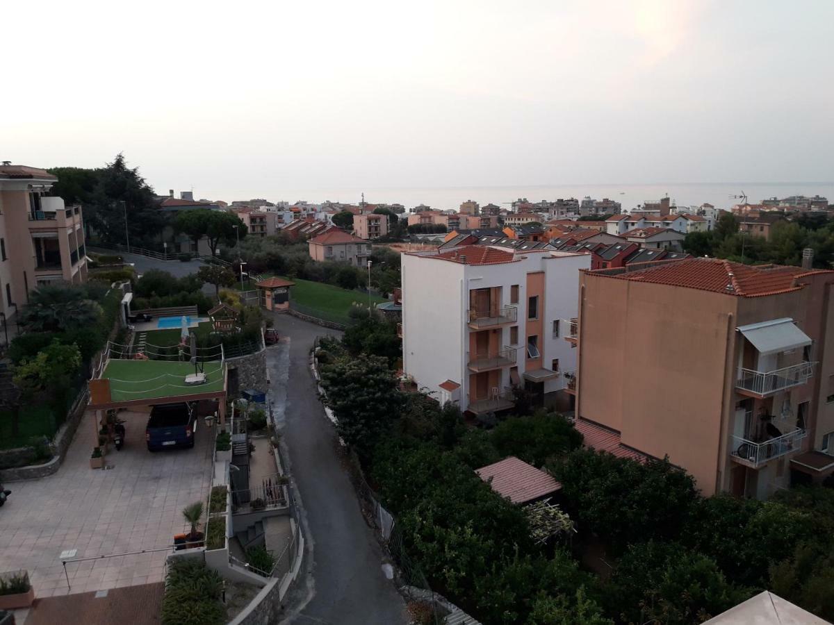 Apartment Aurora & Nicole Ideal Per Biker Con Terazza Vista Mare Parcheggio E Wi-Fi Gratuiti ピエトラ・リーグレ エクステリア 写真